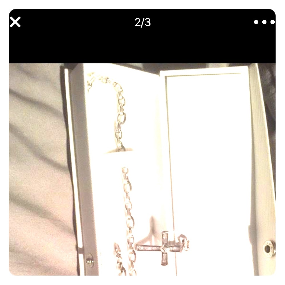 Simone cross and chain
